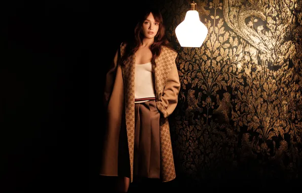 Взгляд, лампа, актриса, пальто, Olivia Cooke, Оливия Кук