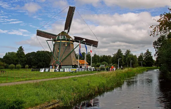 Картинка небо, облака, деревья, люди, мельница, канал, nederland, нидерланды
