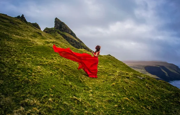 Картинка девушка, побережье, Дания, красное платье, Faroe Islands, Фарерские острова, Denmark, Mykines
