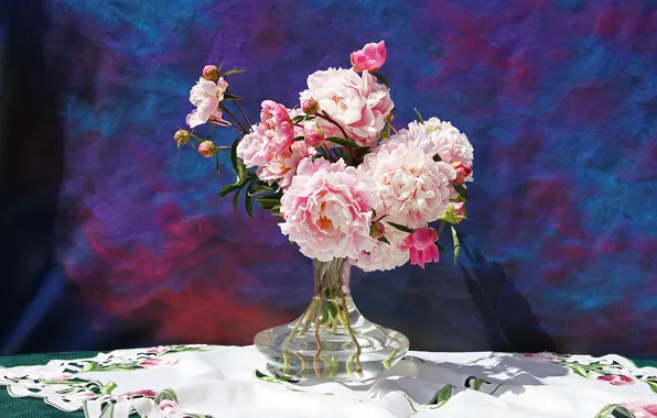 Картинка свет, цветы, стол, фон, букет, ваза, розовые, мазки