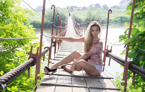Картинка girl, shorts, nature, bridge, model, long-haired