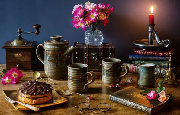 Картинка цветы, книги, свеча, чайник, очки, пирожное, кружки, натюрморт