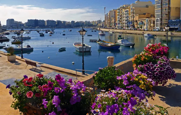 Картинка небо, цветы, дома, лодки, набережная, Мальта, Сент-Джулианс
