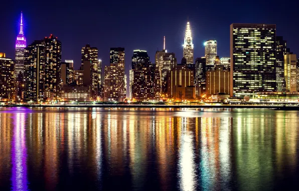 Картинка ночь, огни, река, дома, Нью-Йорк, небоскребы, фонари, США, набережная