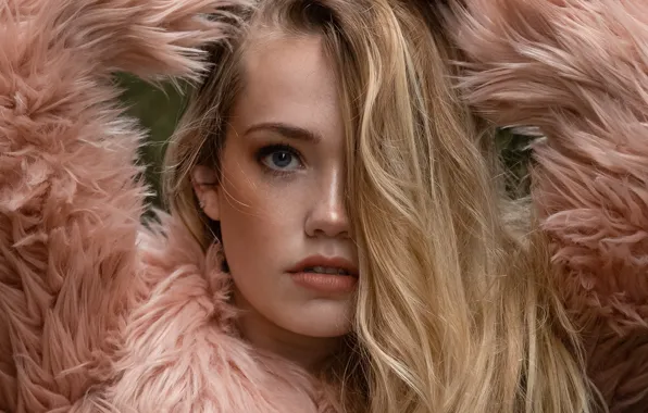 Картинка girl, eyes, smile, beautiful, model, pretty, beauty, lips, face, hair, pose, cute, makeup