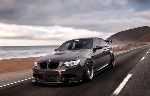 Картинка дорога, море, пляж, бмв, скорость, BMW, black, 335i, front, E90, 3 Series