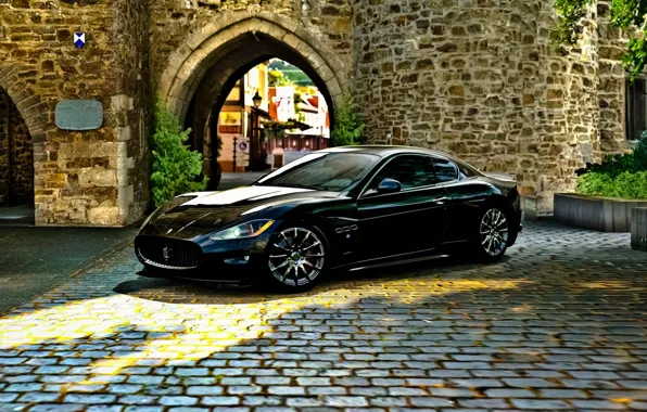 Картинка замок, чёрный, Maserati, брусчатка, GranTurismo