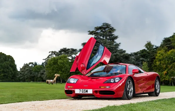Картинка красный, парк, McLaren, спорткар, McLaren F1, F1