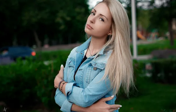 Картинка girl, long hair, brown eyes, photo, photographer, model, bokeh, lips