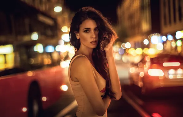 Картинка city, блики, модель, colors, брюнетка, light, красивая, прелесть, road, cars, night, street, боке, germany, hair, …