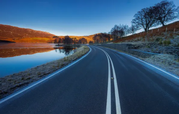 Картинка дорога, озеро, горы, Шотландия