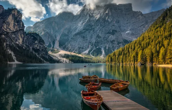 Картинка лес, горы, озеро, лодки, Италия, Доломитовые Альпы, Южный Тироль