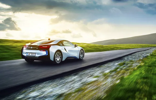 Картинка BMW, Grass, Speed, White, Motion, Exotic, Rear