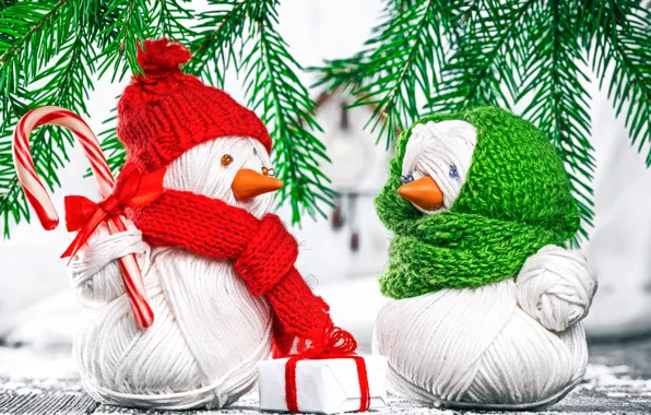 Картинка фон, подарок, ель, ветка, Новый год, снеговик, box, gift, snowman, holding, Handmade, yarn