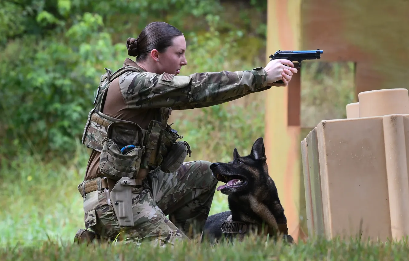Support security. Боевой пёс Саманта. Американские омоновцы. Размер стрельбище кинология