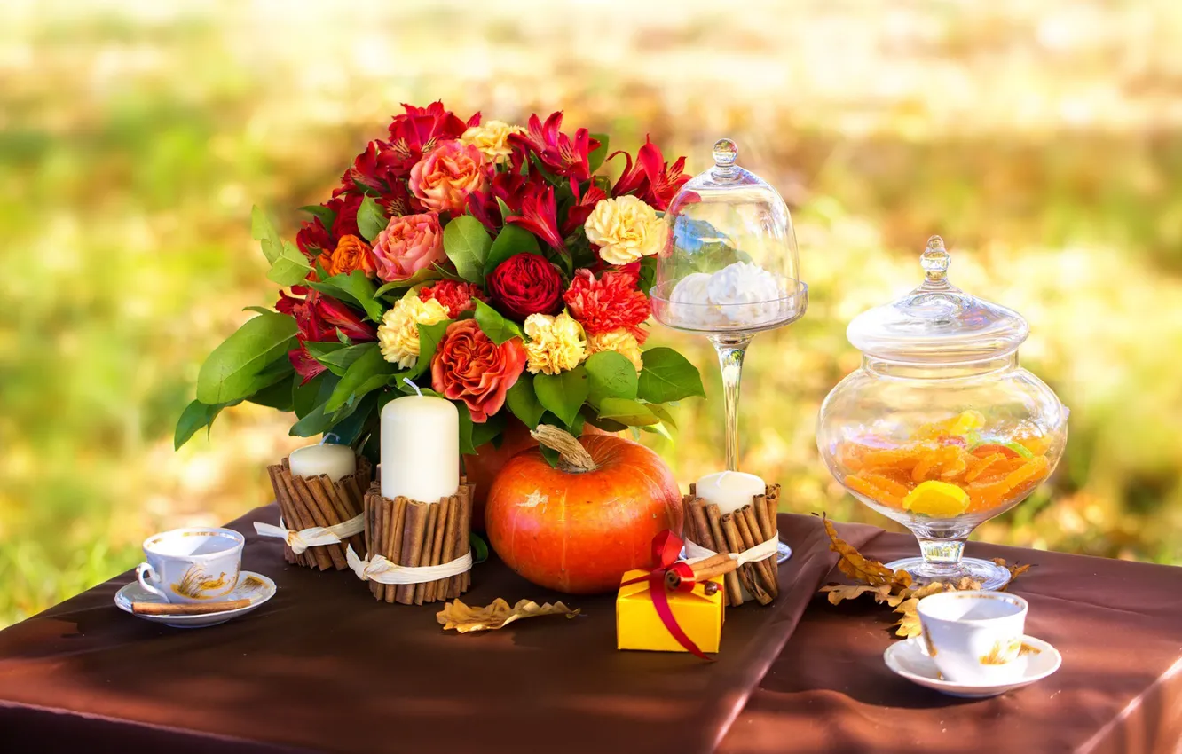 Фото обои осень, листья, цветы, кофе, розы, свечи, пикник