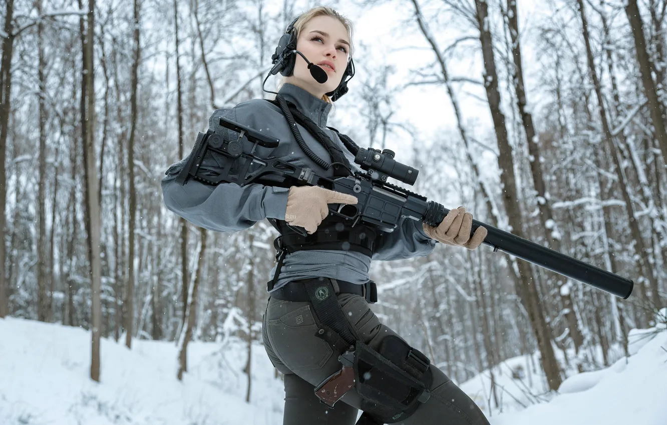 Фото обои Девушка, Зимний Лес, Пистолет Стечкина, Снайперская винтовка Лобаева, ДВЛ-10 М1 «Диверсант»