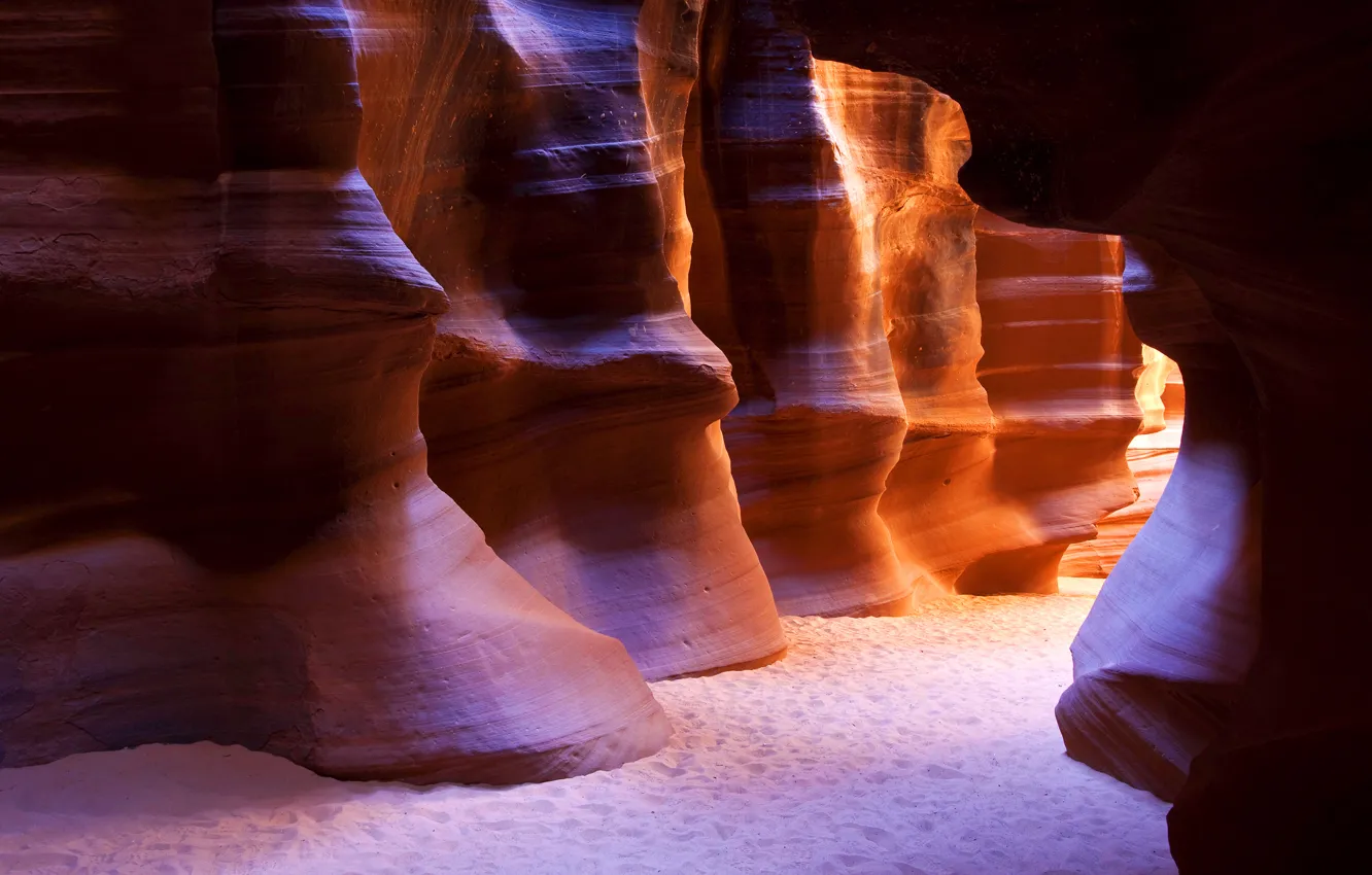 Фото обои песок, свет, следы, скала, скалы, ущелье, пещера, сша