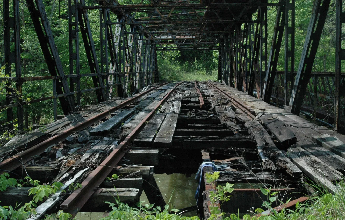 Фото обои рельсы, заброшен, железнодорожный мост, разрушен