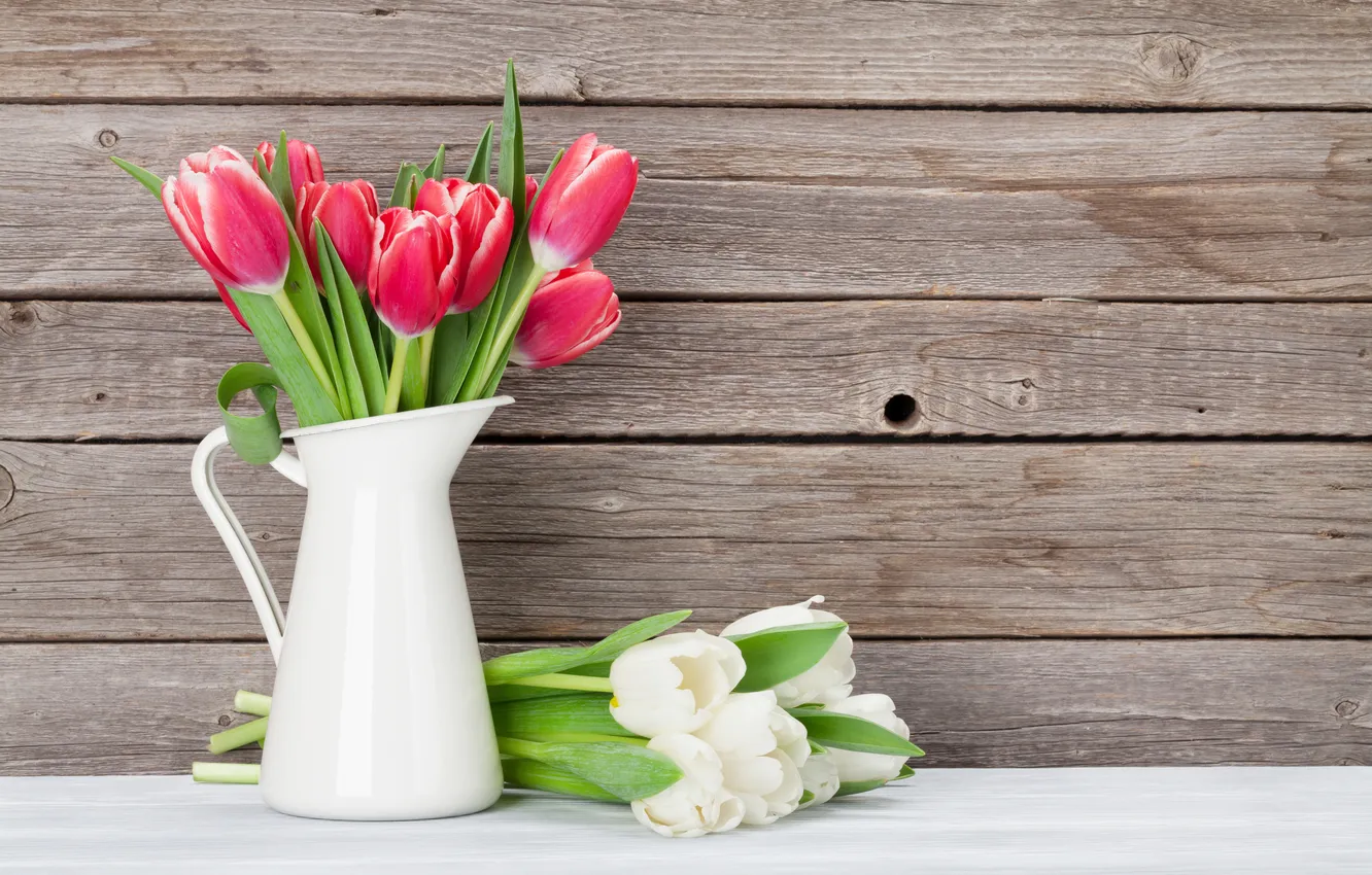 Фото обои цветы, букет, тюльпаны, red, white, wood, flowers, tulips