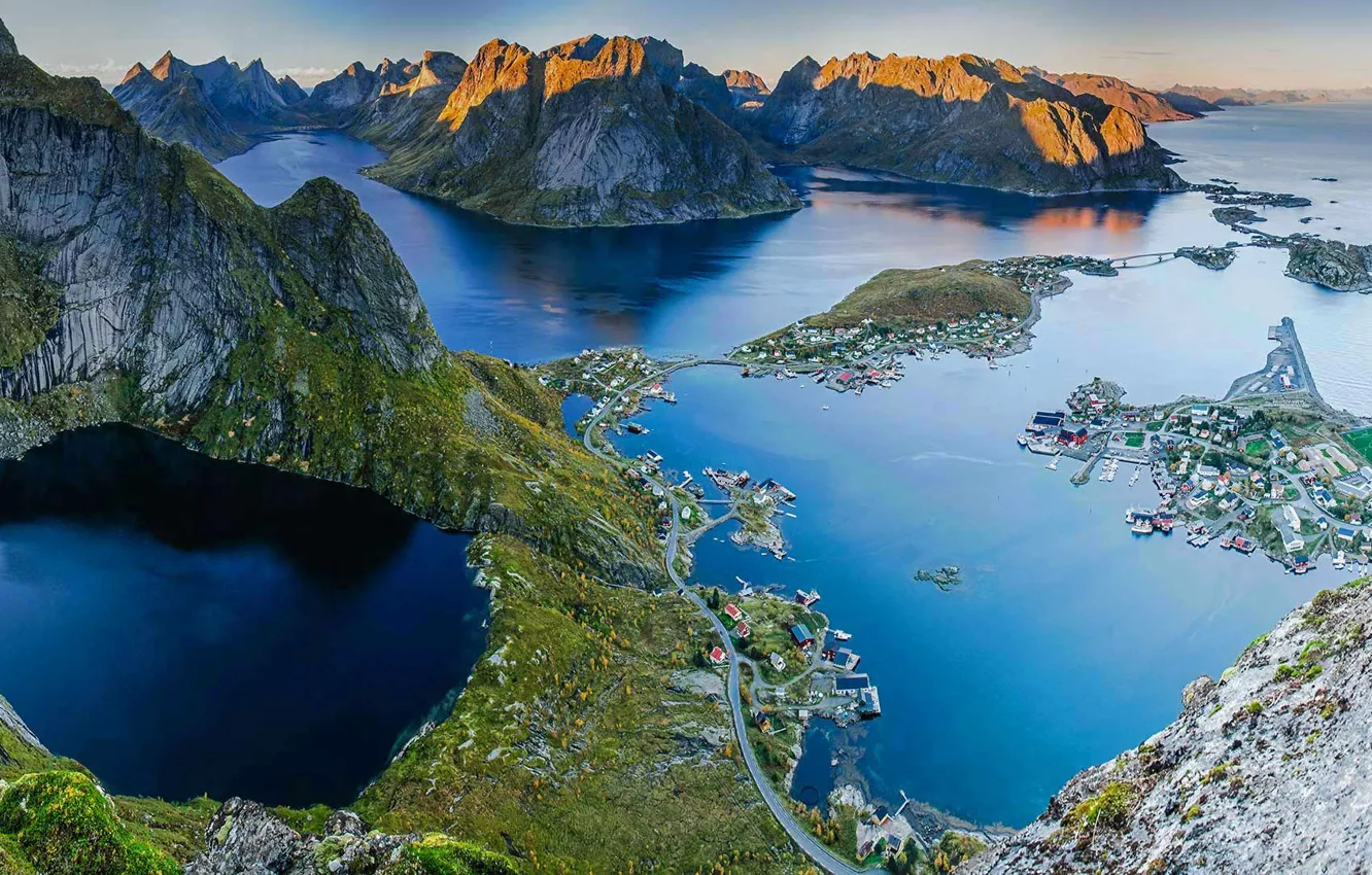 Фото обои море, горы, дома, деревня, Норвегия, фьорды, Рейне