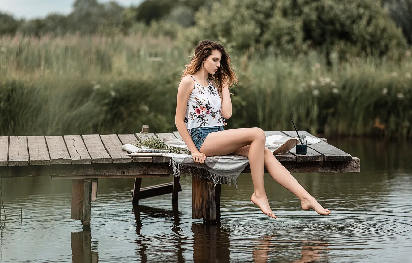 Фото обои лето, вода, девушка, природа, поза, река, шорты, ножки