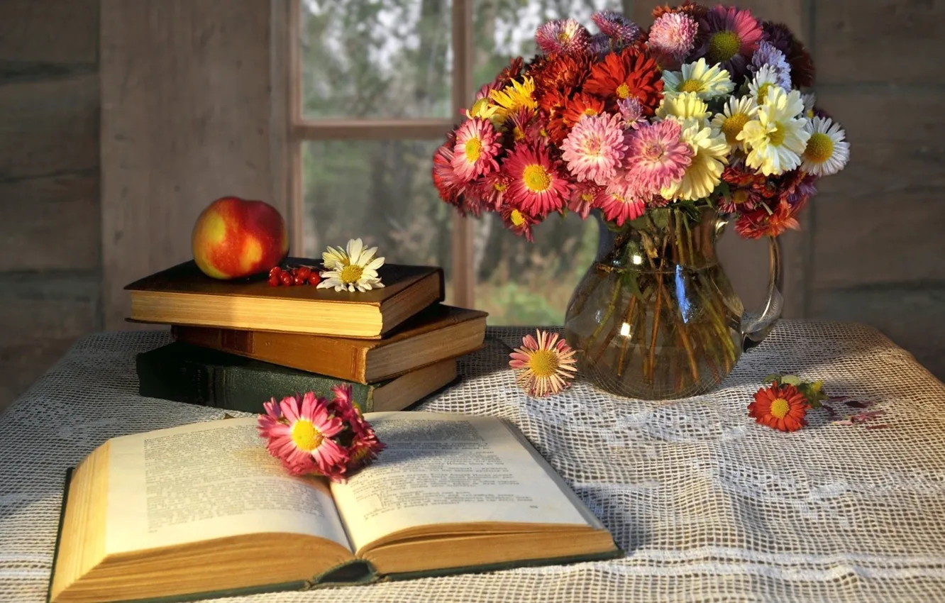 Фото обои цветы, стол, фон, widescreen, обои, настроения, книги, яблоко
