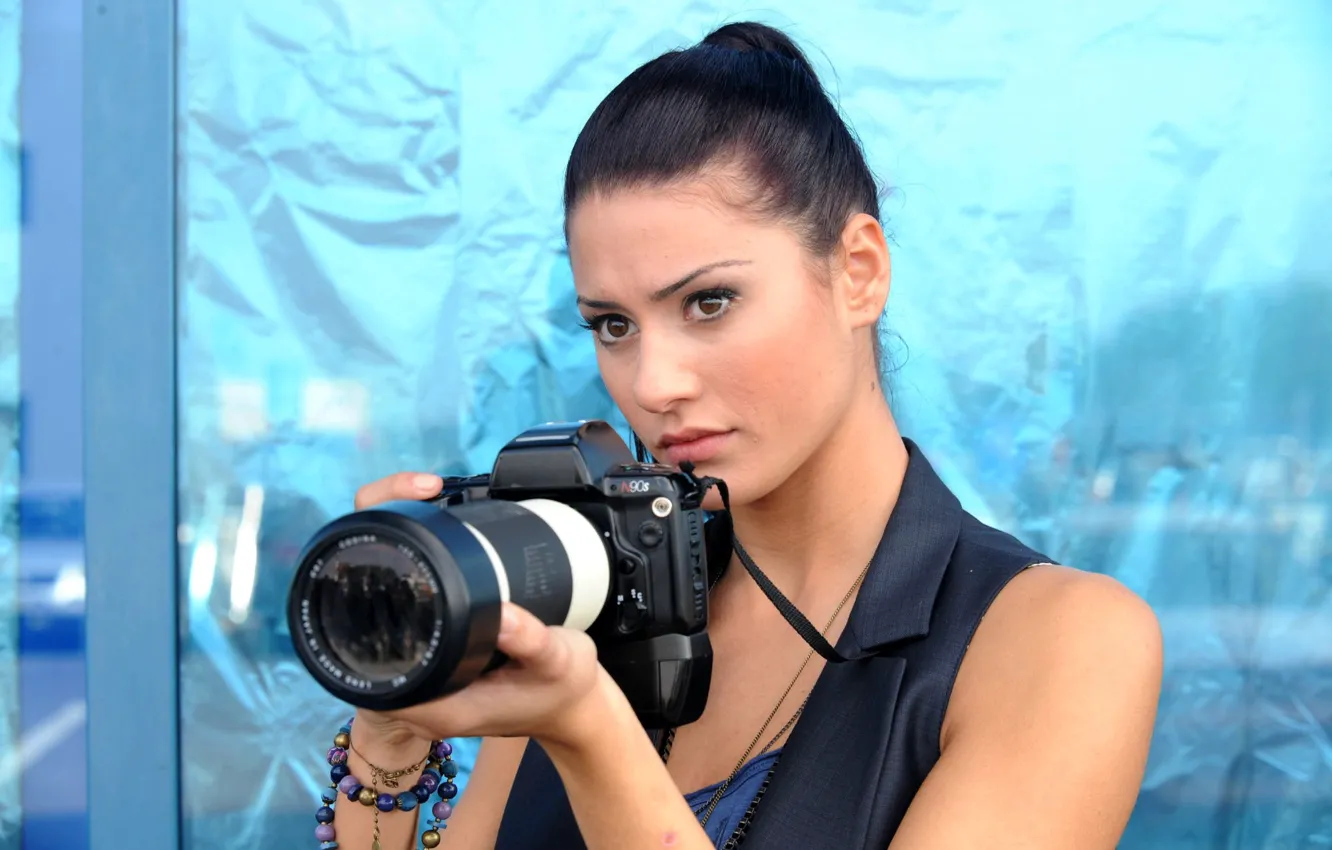 Фото обои взгляд, украшения, актриса, фотоаппарат, браслет, hair, сценарист, Бьянка Бри