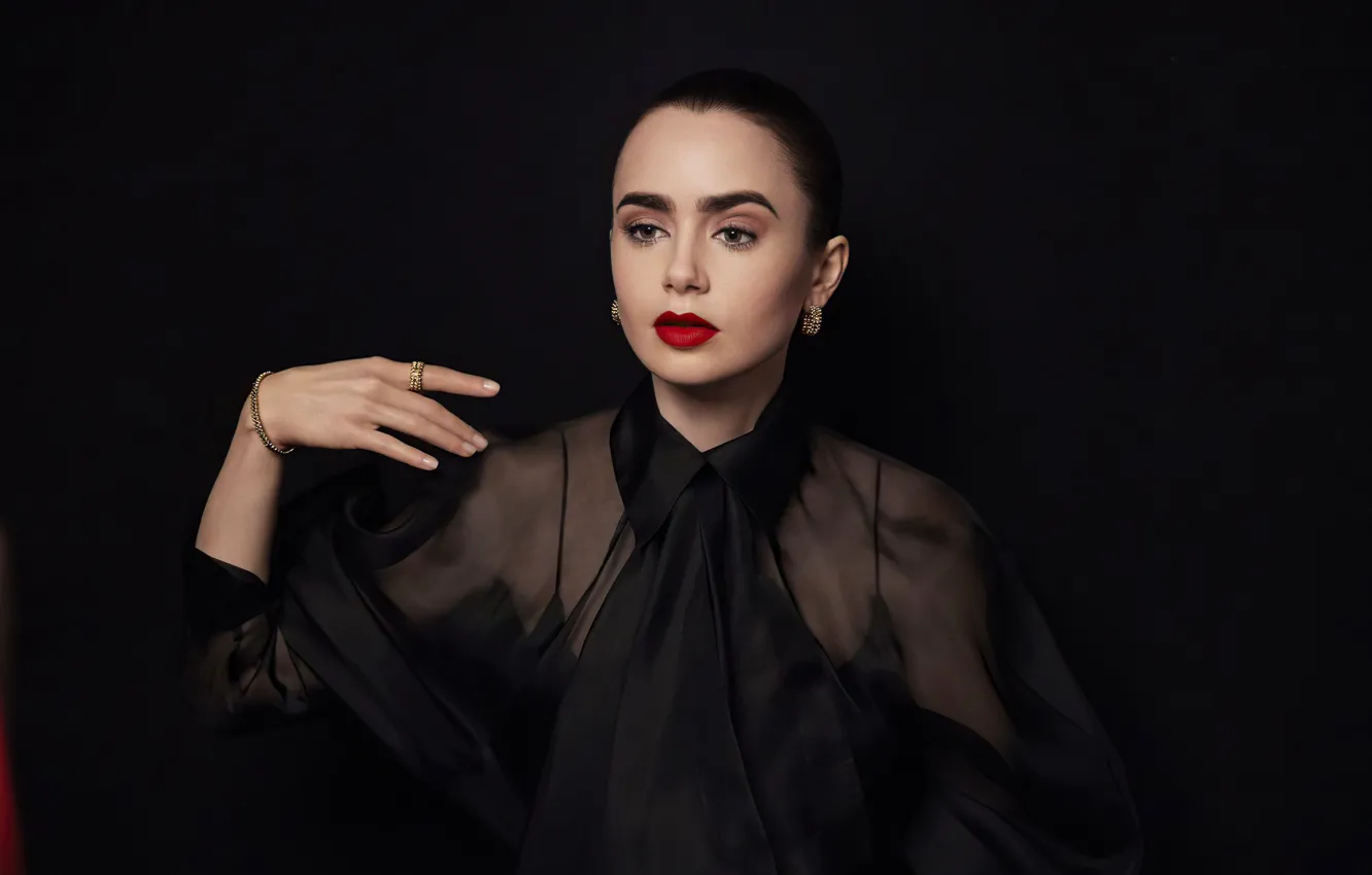Фото обои взгляд, девушка, поза, фото, актриса, губы, красотка, Lily Collins