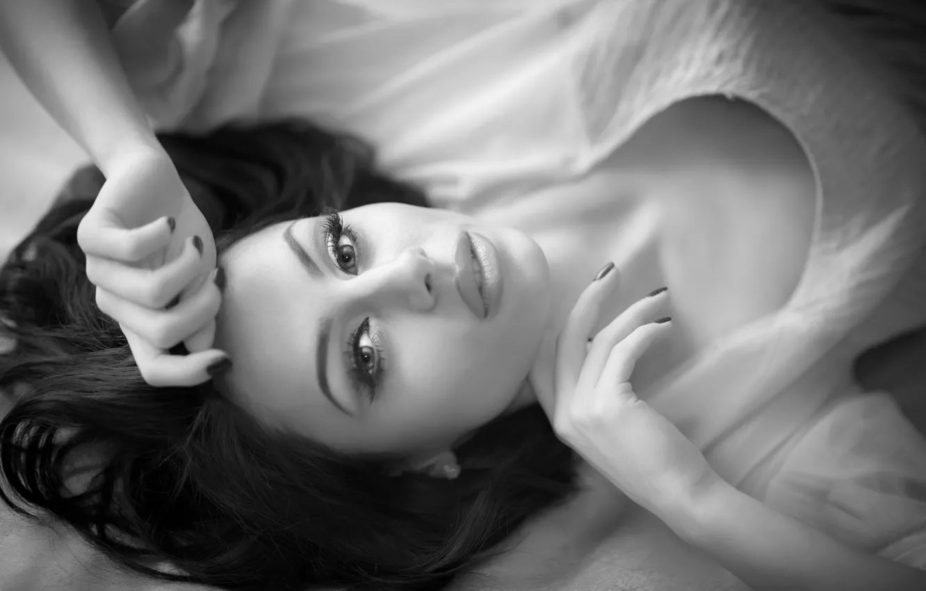 Фото обои white, black, model, brunette