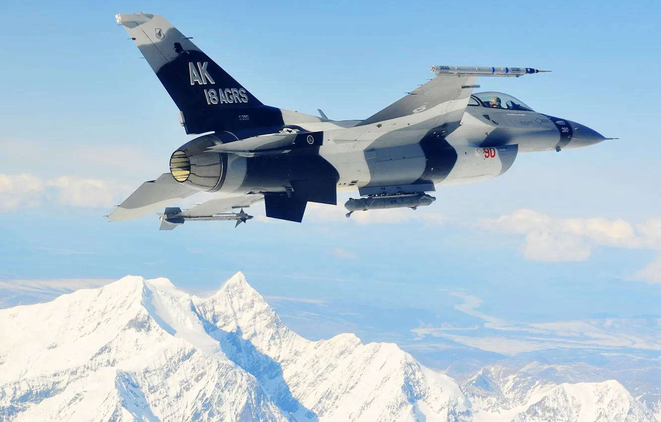 Фото обои горы, истребитель, полёт, F-16, Fighting Falcon, многоцелевой, «Файтинг Фалкон»