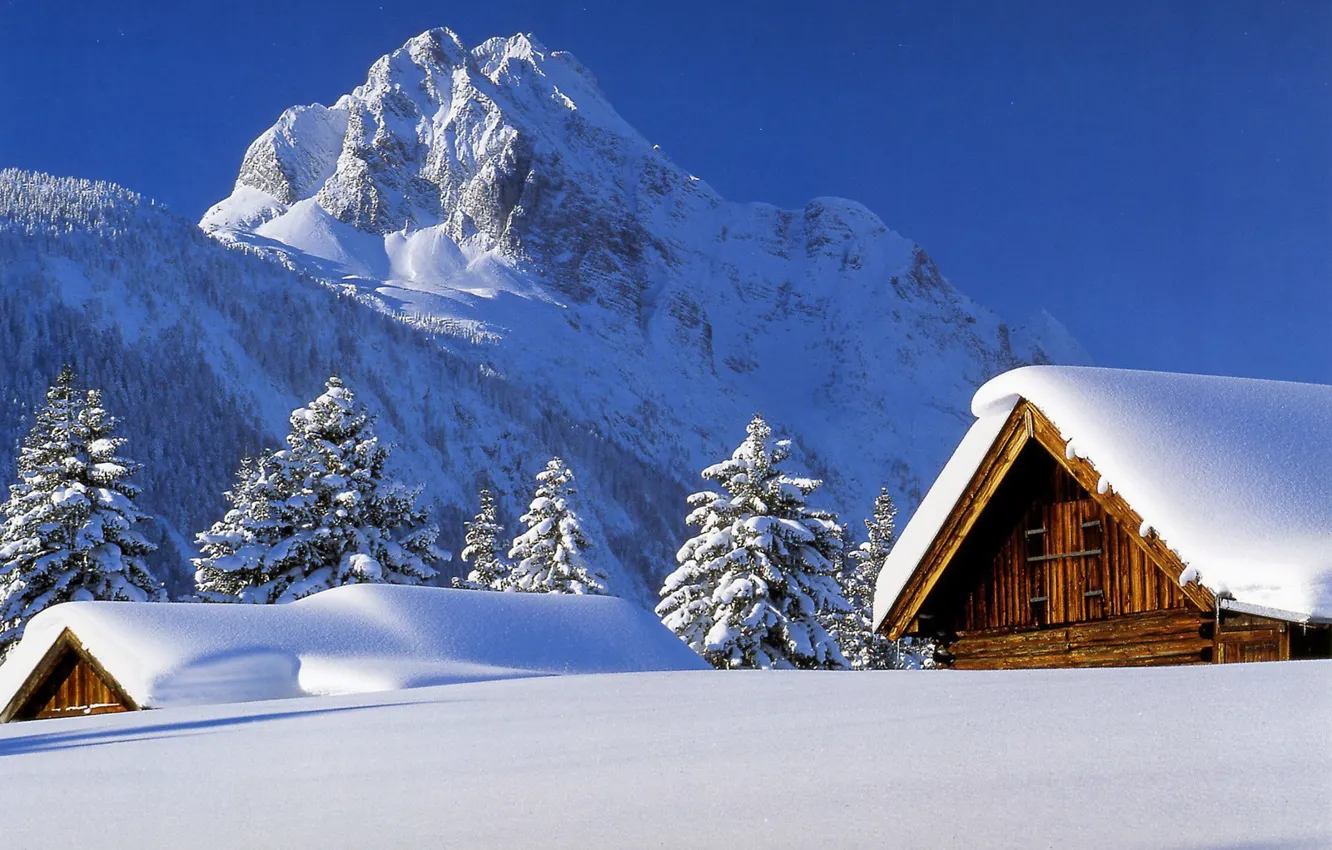 Фото обои зима, снег, Горы, крыши, домики