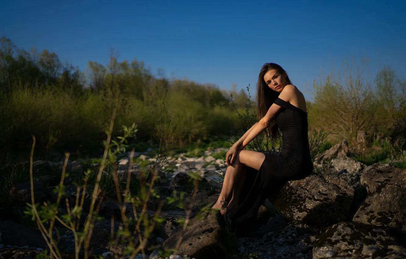 Фото обои взгляд, природа, модель, платье, Daniela