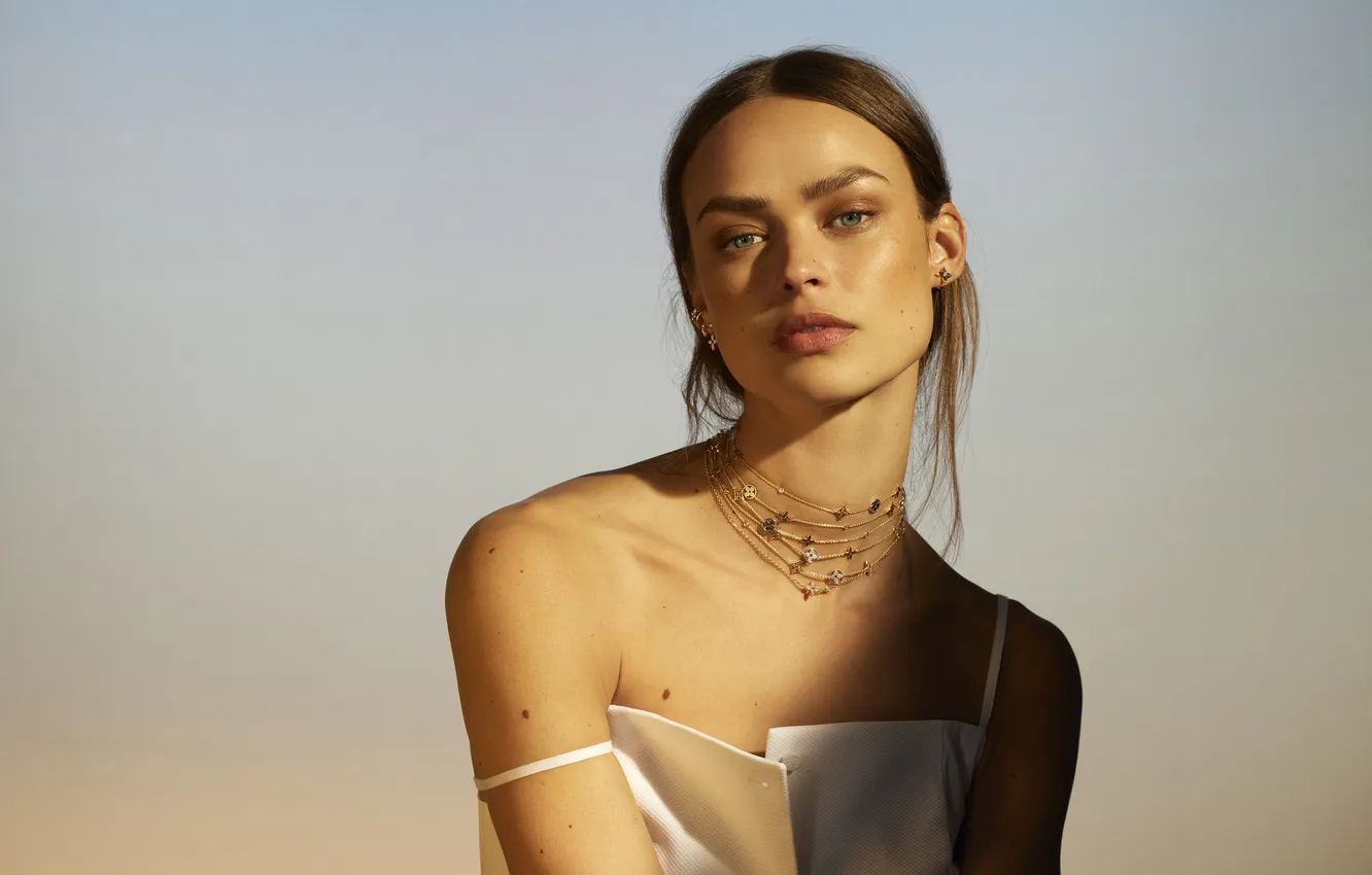 Фото обои глаза, взгляд, модель, Louis Vuitton