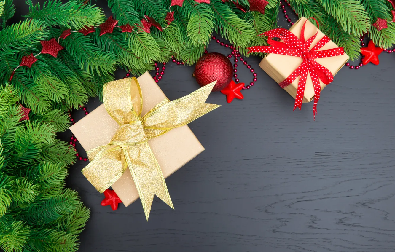 Фото обои Рождество, Новый год, деревянный фон, подарочные коробки, еловые ветви