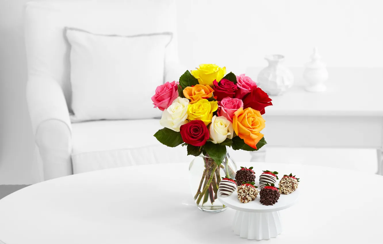 Фото обои стол, розы, букет, пирожное