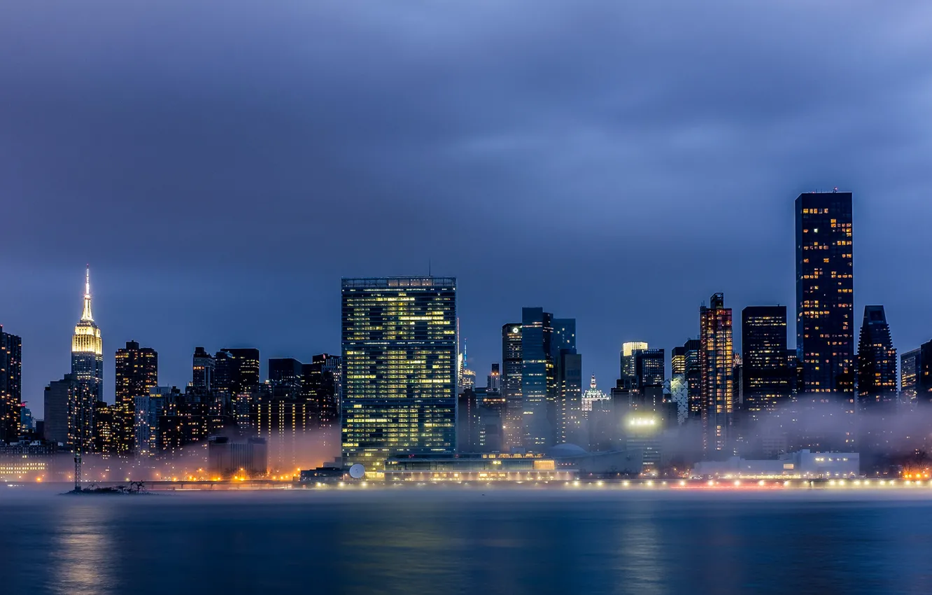 Фото обои город, огни, туман, здания, Нью-Йорк, небоскребы, вечер, USA