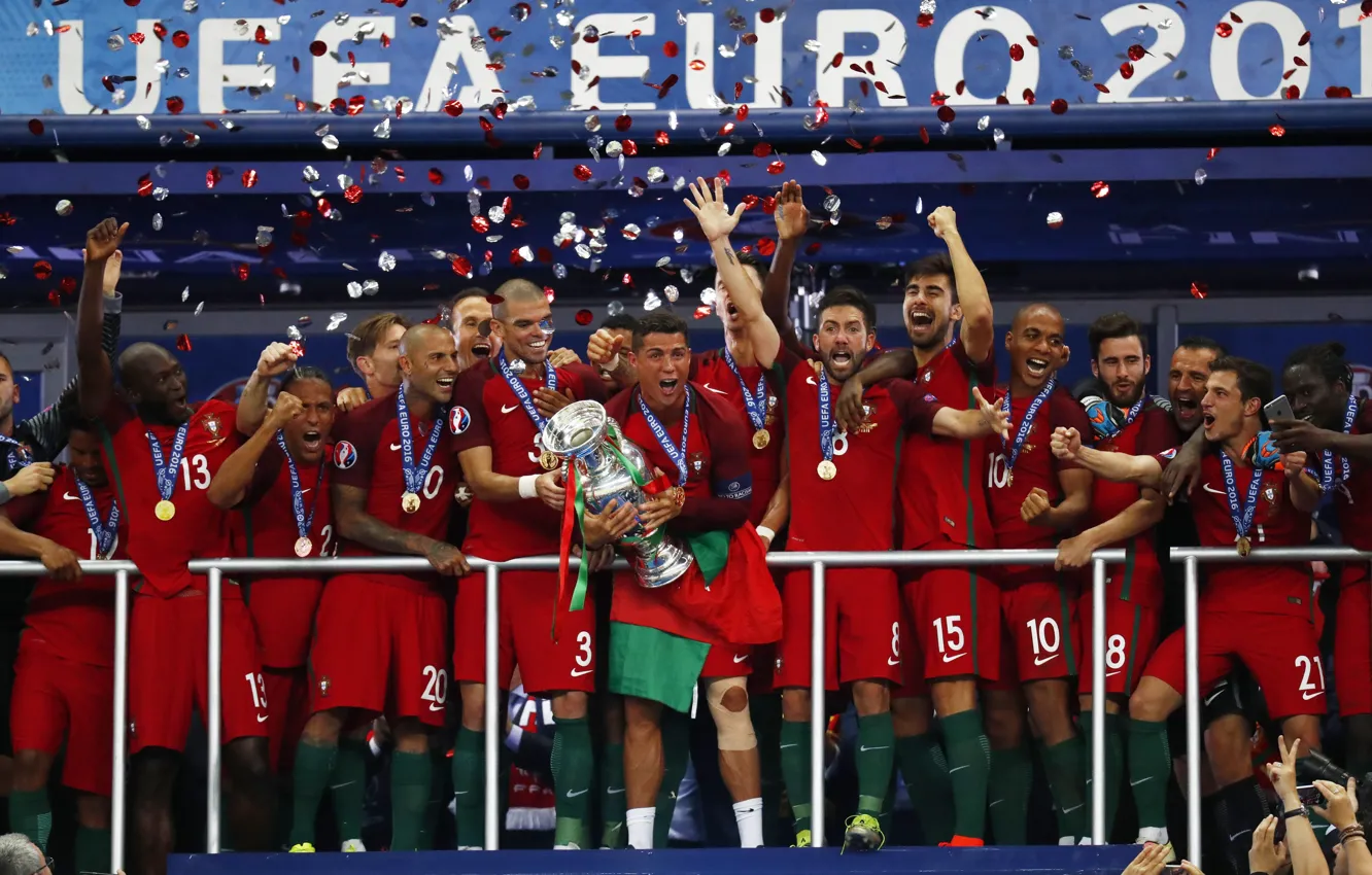 Фото обои радость, футбол, победа, спорт, спина, команда, форма, Португалия