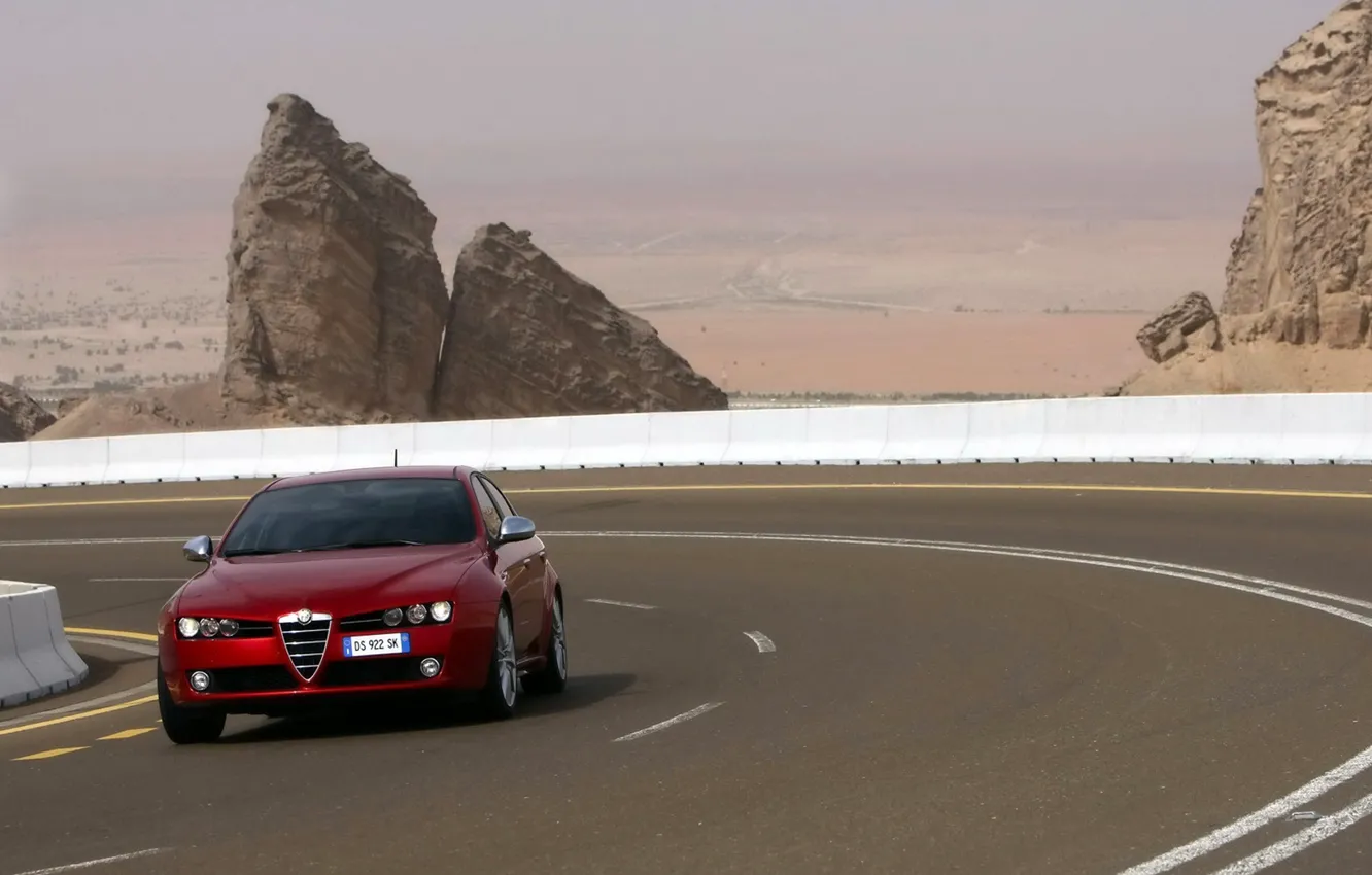 Фото обои дорога, красный, скалы, долина, Alfa Romeo
