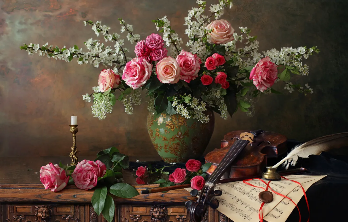 Фото обои цветы, ветки, ноты, перо, скрипка, розы, свеча, ваза
