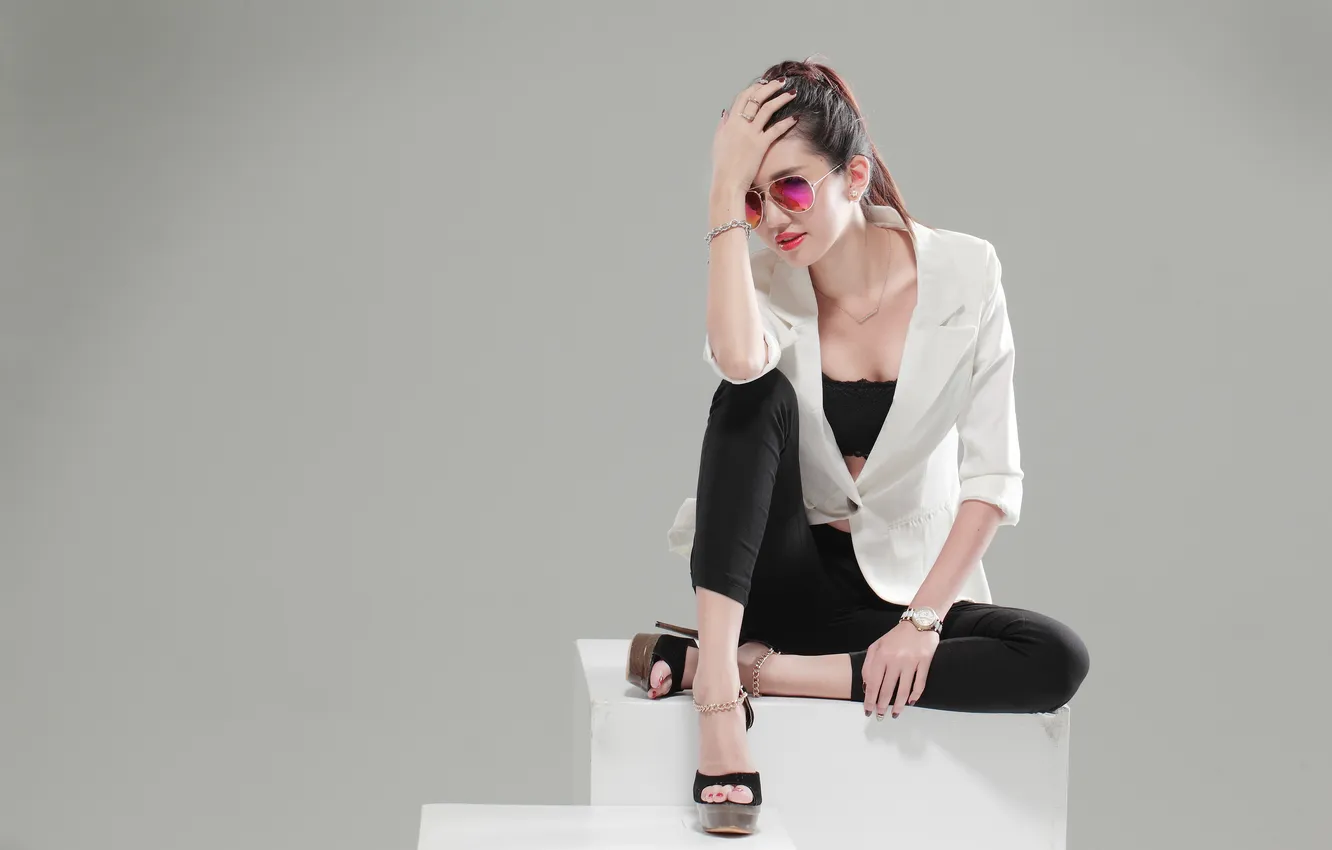 Фото обои девушка, поза, фон