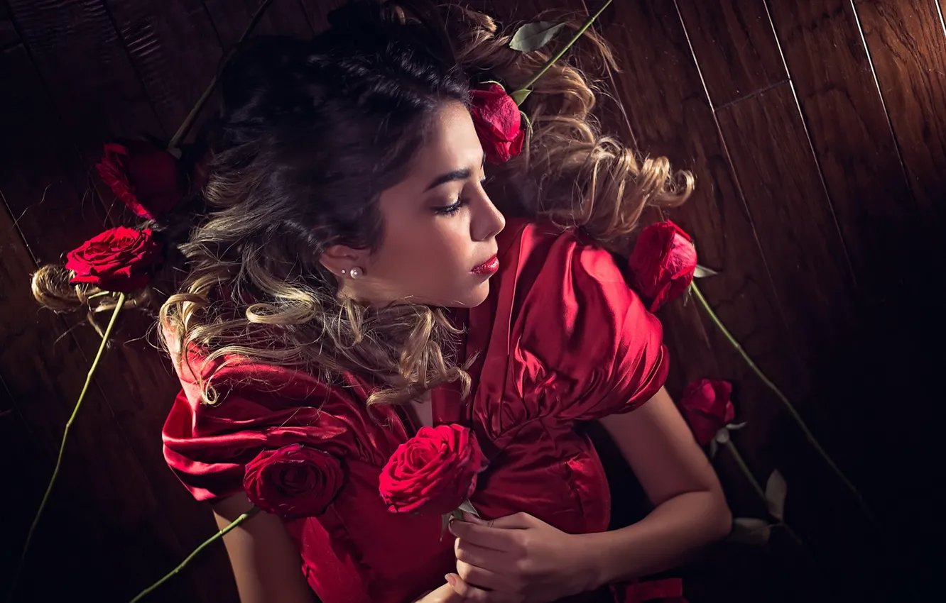 Фото обои девушка, праздник, розы