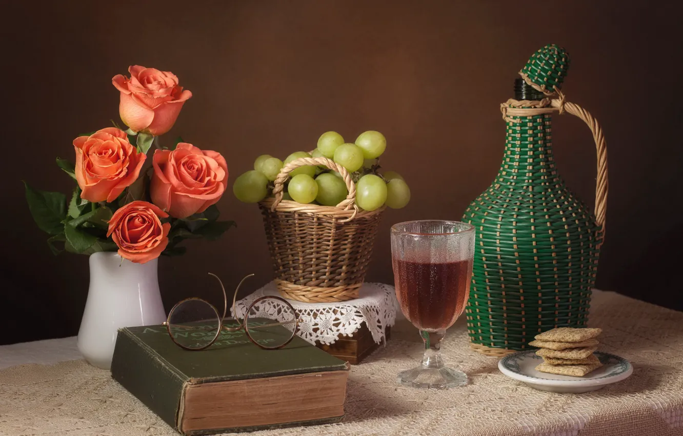 Фото обои вино, розы, очки, виноград, книга
