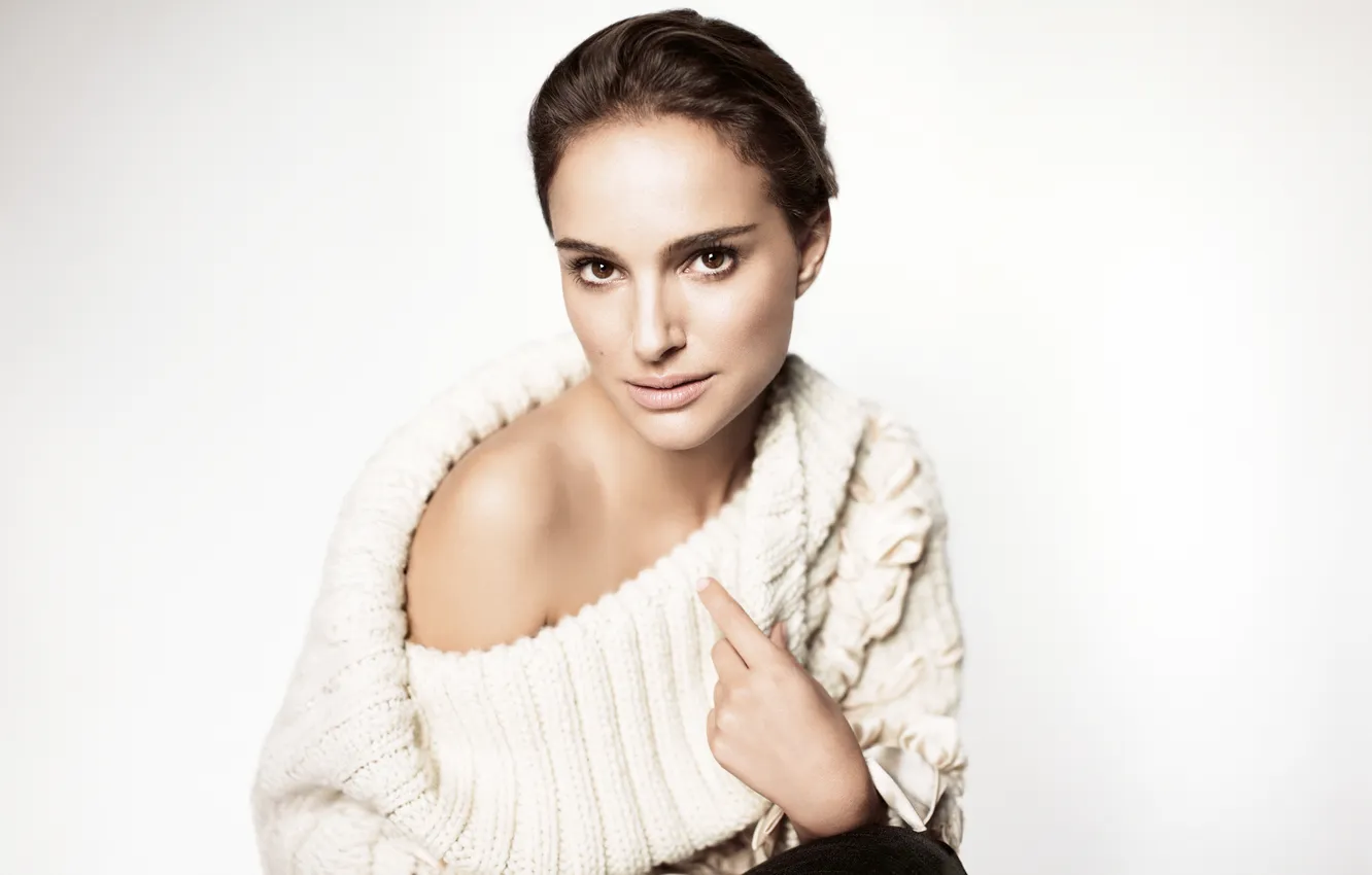 Фото обои взгляд, поза, макияж, актриса, Natalie Portman, Натали Портман, плечо