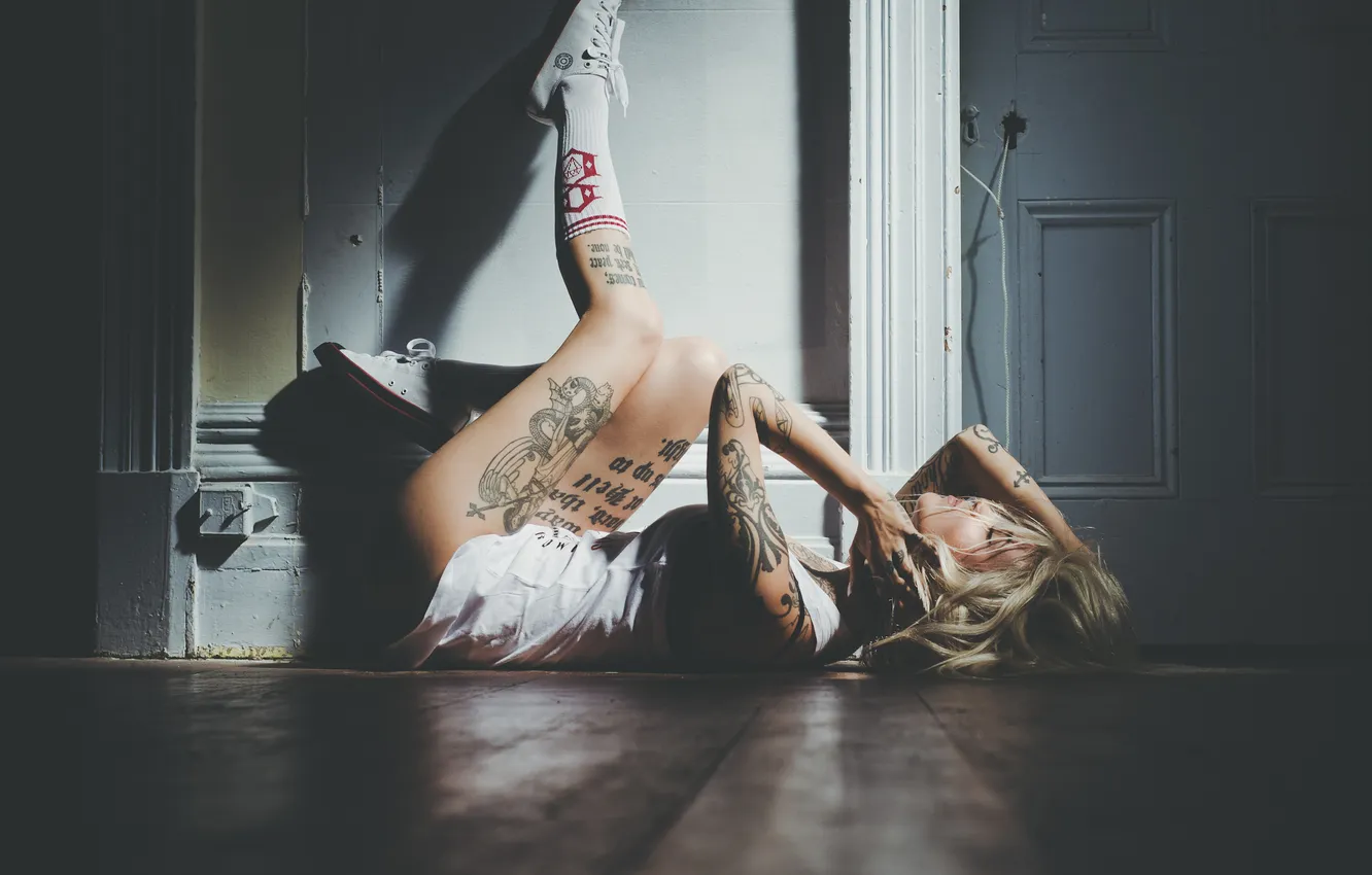 Фото обои девушка, модель, волосы, тату, Sara Fabel