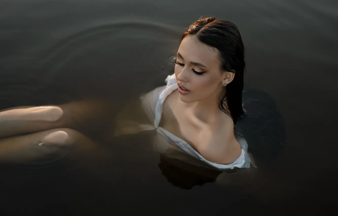 Фото обои girl, wet, water, model