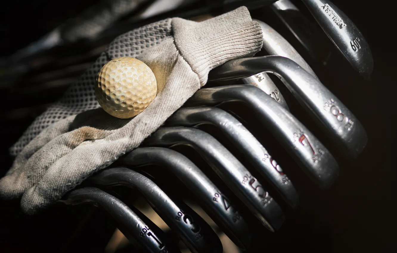 Фото обои макро, мяч, гольф, перчатка, клюшки