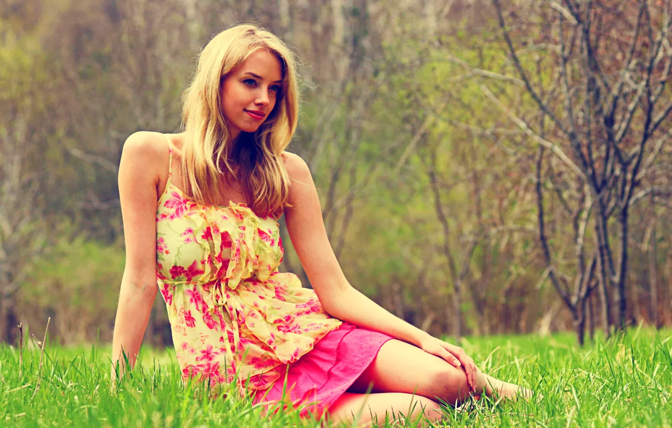 Фото обои Grass, Model, Beauty, View, Klara, Hair, Dress, Top