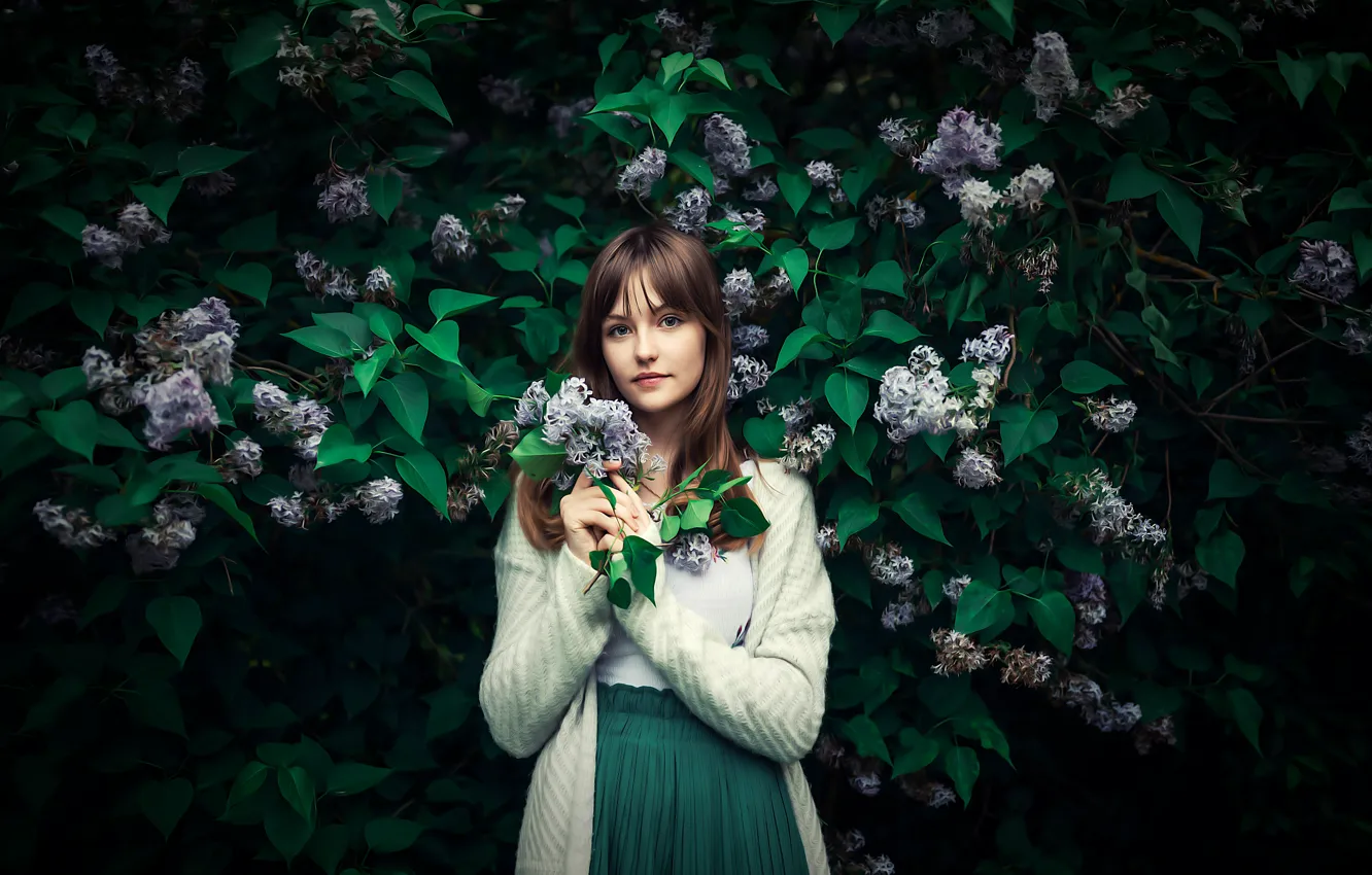 Фото обои девушка, цветы, весна, кусты, сирень, ИИ-арт, НЕЙРОСЕТЬ