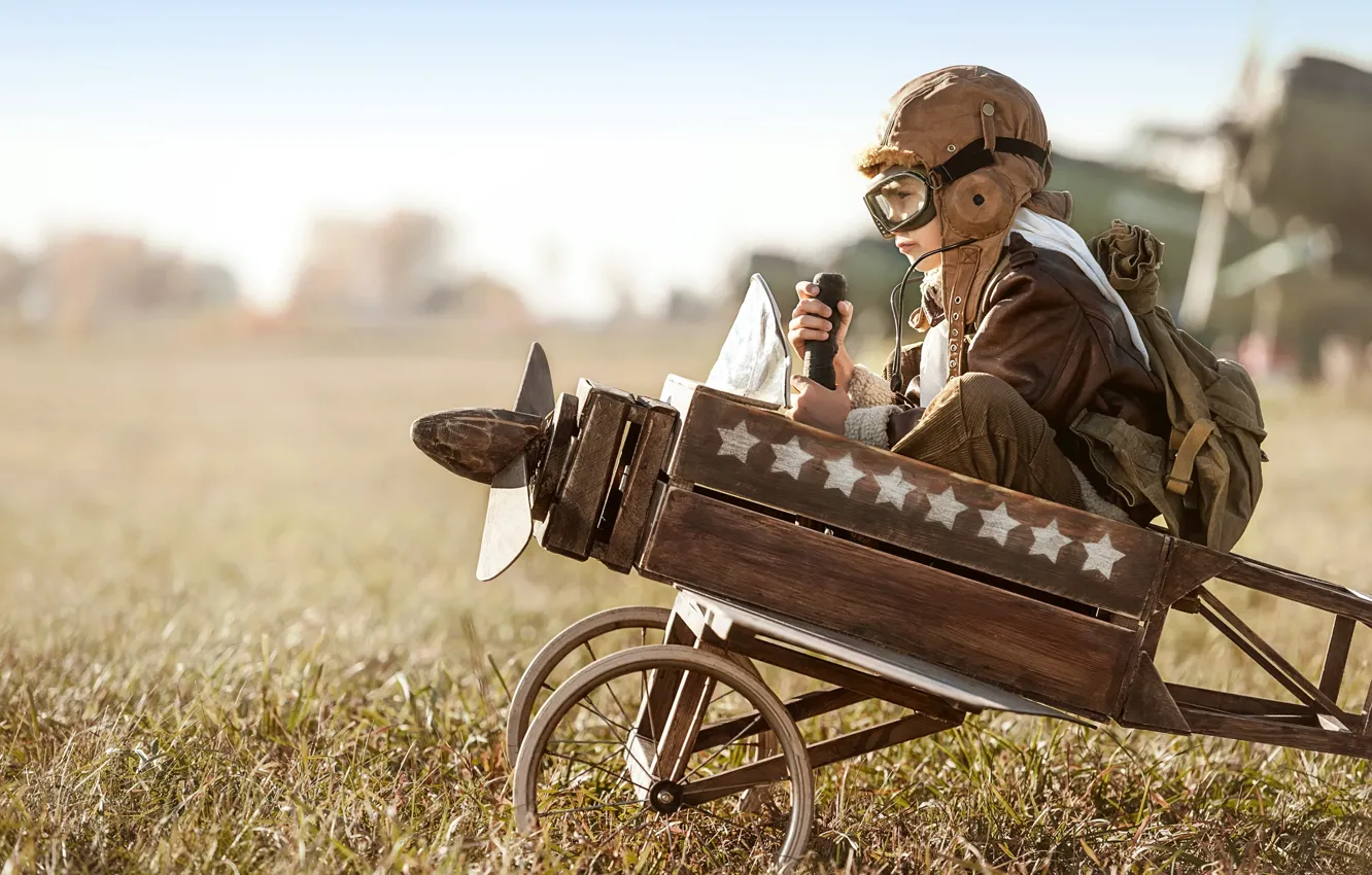 Фото обои games, toy airplane, aviator glasses and hat